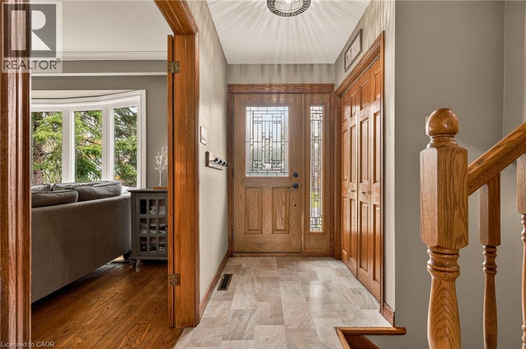 5119 CHERRYHILL Crescent, Burlington, Ontario, L7L4B8 — Photo 2