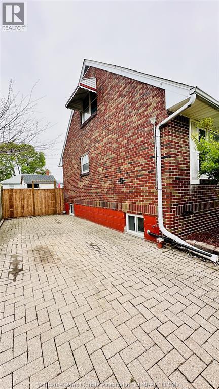 3519 TECUMSEH ROAD West, Windsor, Ontario, N9C2B6 — Photo 4