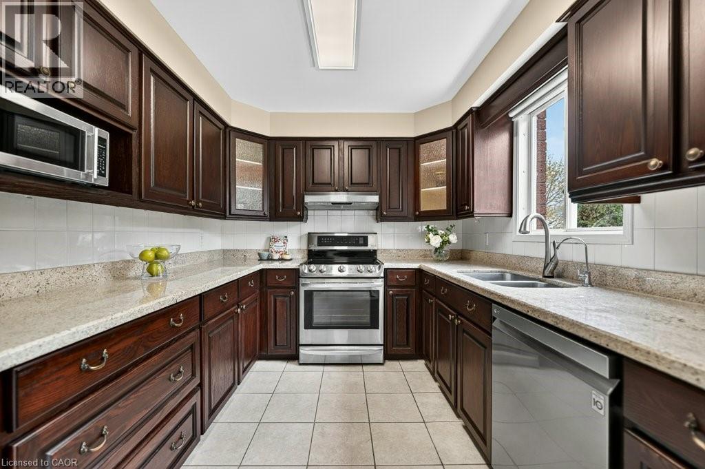 40 OLD MAPLE Lane, Kitchener, Ontario, N2N2L2 — Photo 10