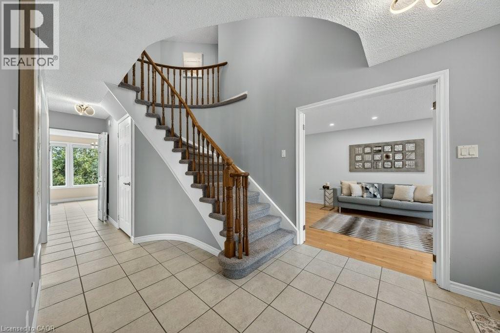 40 OLD MAPLE Lane, Kitchener, Ontario, N2N2L2 — Photo 4
