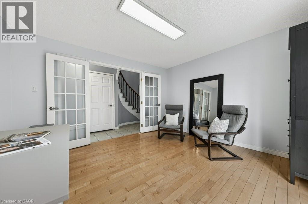 40 OLD MAPLE Lane, Kitchener, Ontario, N2N2L2 — Photo 8