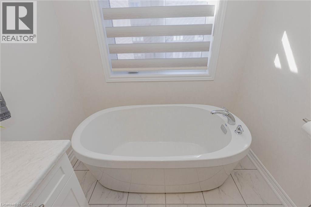 172 BECKVIEW Drive, Kitchener, Ontario, N2R0S6 — Photo 32