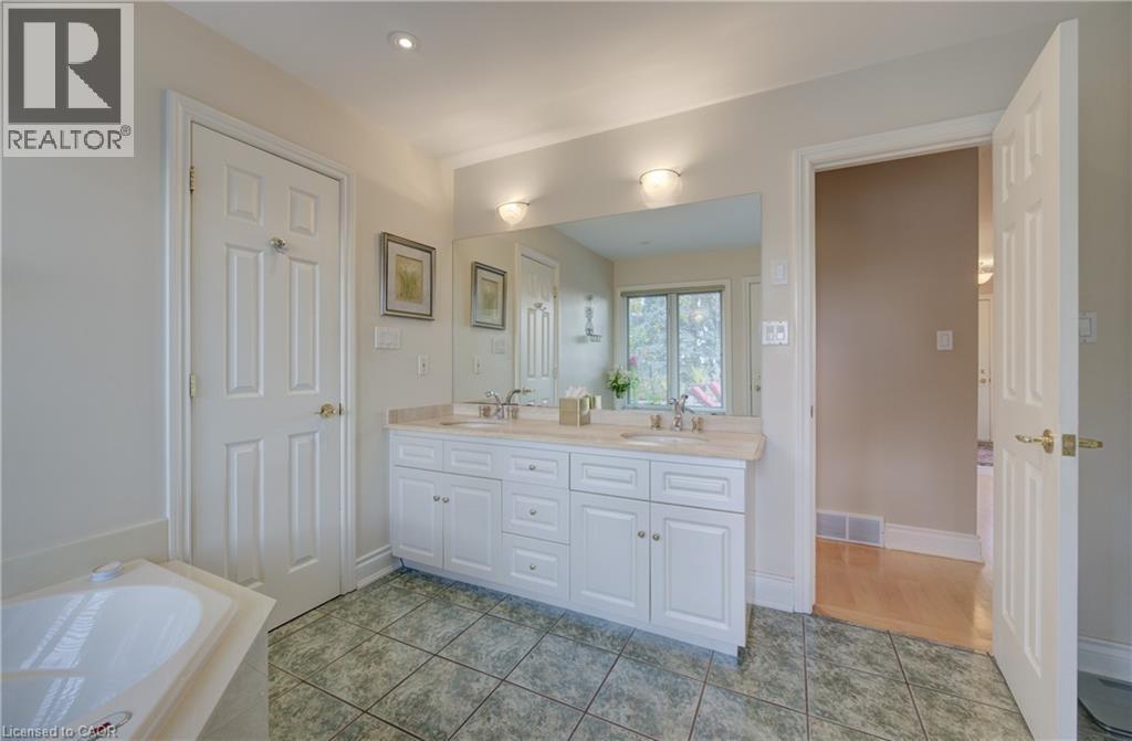 58 OAK Avenue, Dundas, Ontario, L9H4Y9 — Photo 12
