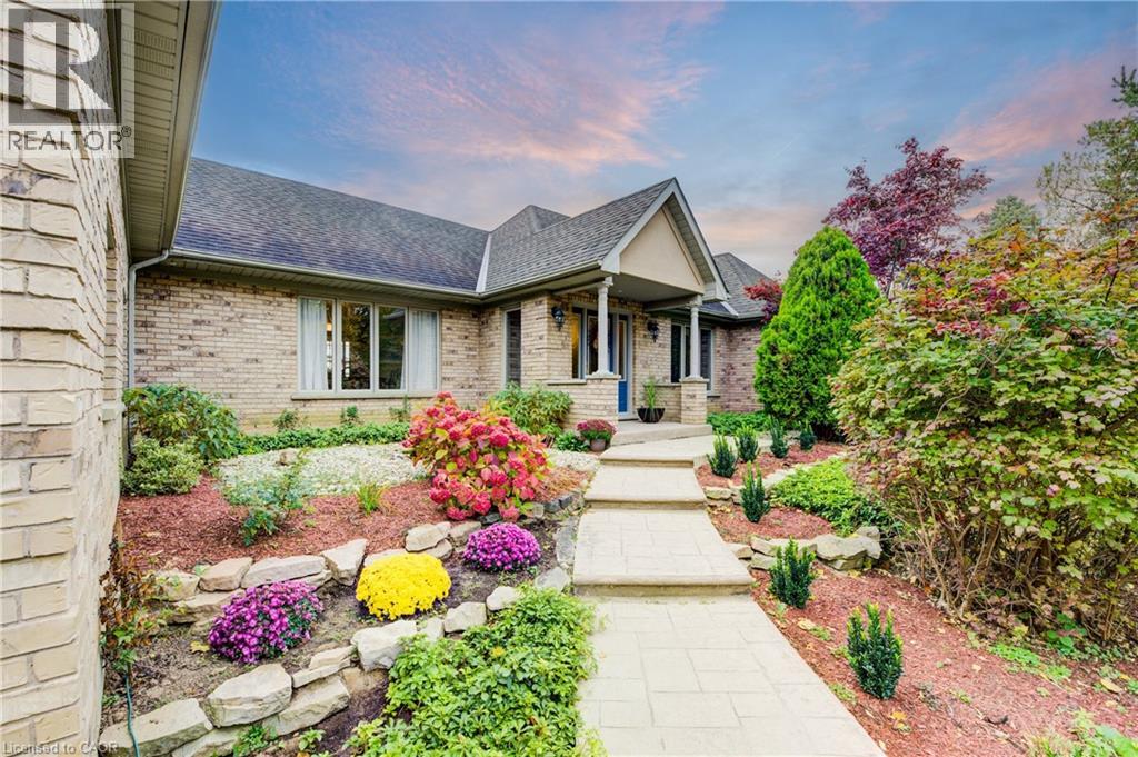 58 OAK Avenue, Dundas, Ontario, L9H4Y9 — Photo 3