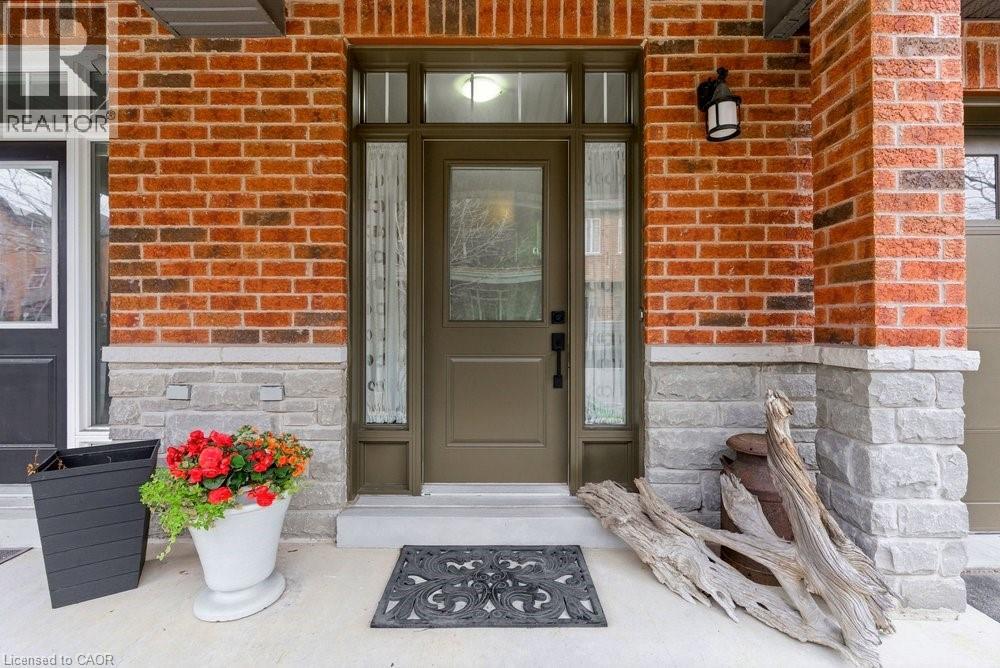 2362 PEPPIATT Common, Burlington, Ontario, L7R0C8 — Photo 2