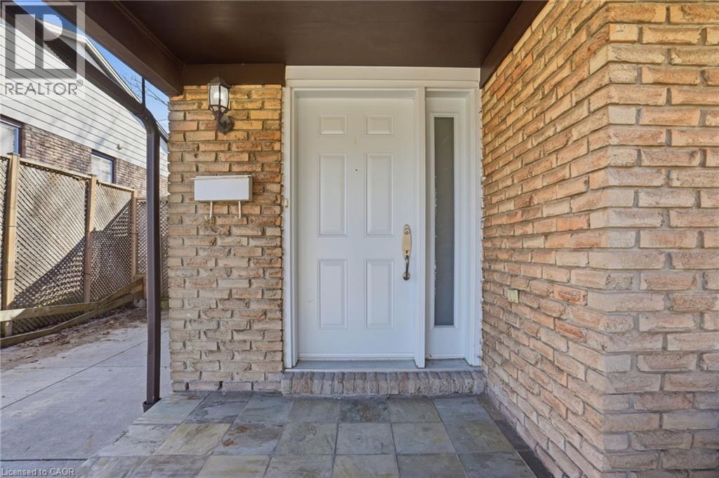 94 WENDOVER Drive, Hamilton, Ontario, L9C5X5 — Photo 4