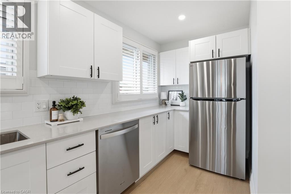 11 MARCELLA Crescent, Hamilton, Ontario, L8K6E0 — Photo 14