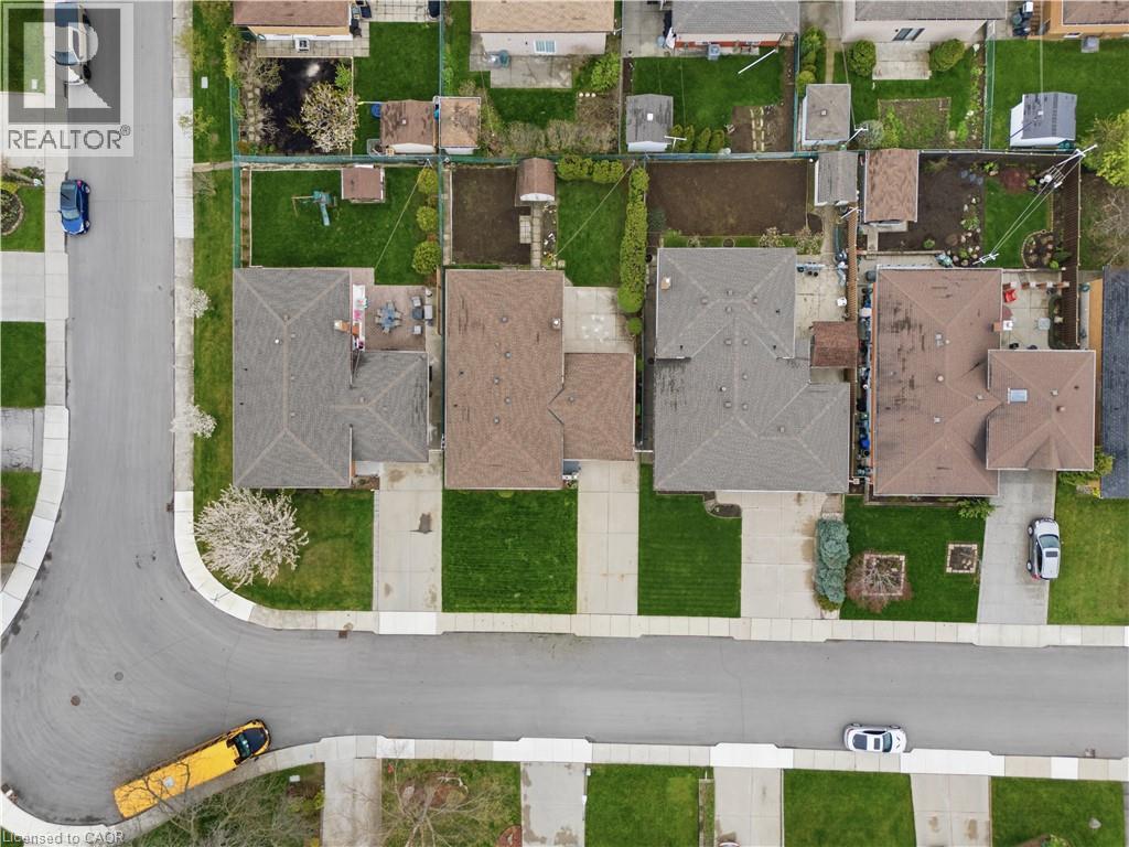 11 MARCELLA Crescent, Hamilton, Ontario, L8K6E0 — Photo 4