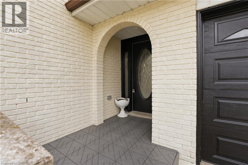 11 MARCELLA Crescent, Hamilton, Ontario, L8K6E0 — Photo 6