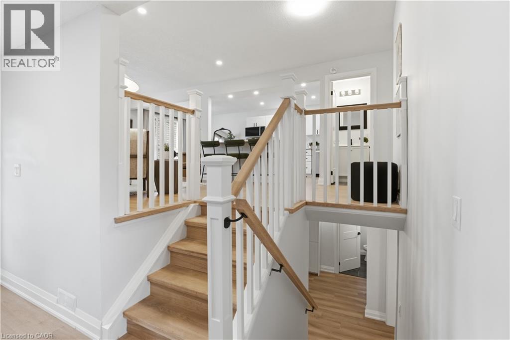 11 MARCELLA Crescent, Hamilton, Ontario, L8K6E0 — Photo 9
