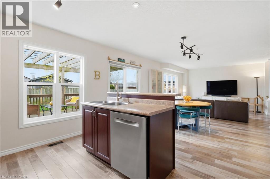 162 LIVINGSTON Boulevard, Baden, Ontario, N3A4K9 — Photo 39
