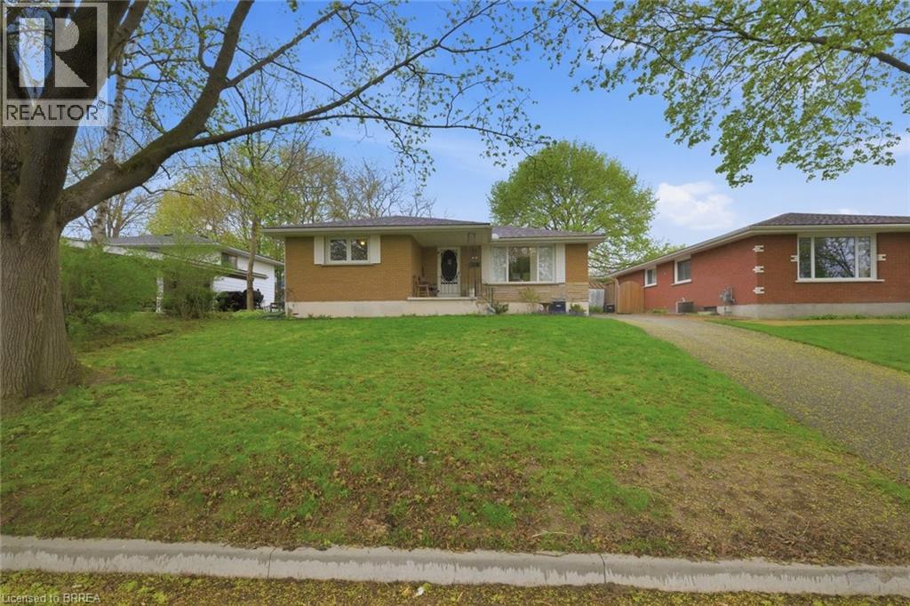 13 MACKAY Avenue, Simcoe, Ontario, N3Y1C9 — Photo 2