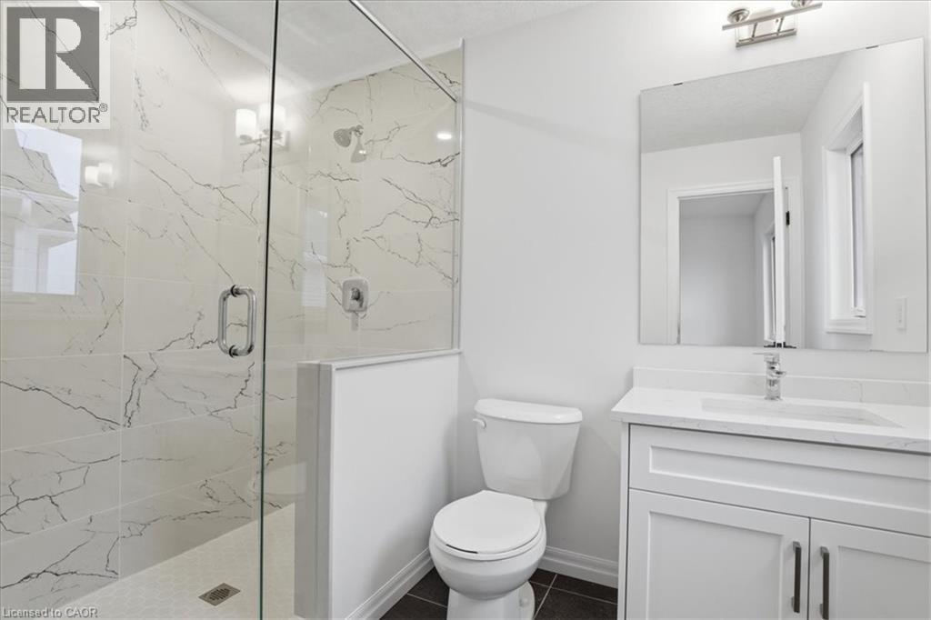 70 QUARRY PARK Drive, Kitchener, Ontario, N2B3F7 — Photo 12