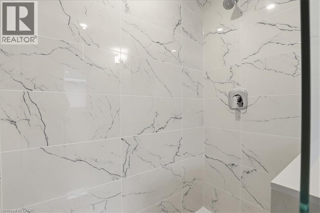70 QUARRY PARK Drive, Kitchener, Ontario, N2B3F7 — Photo 13