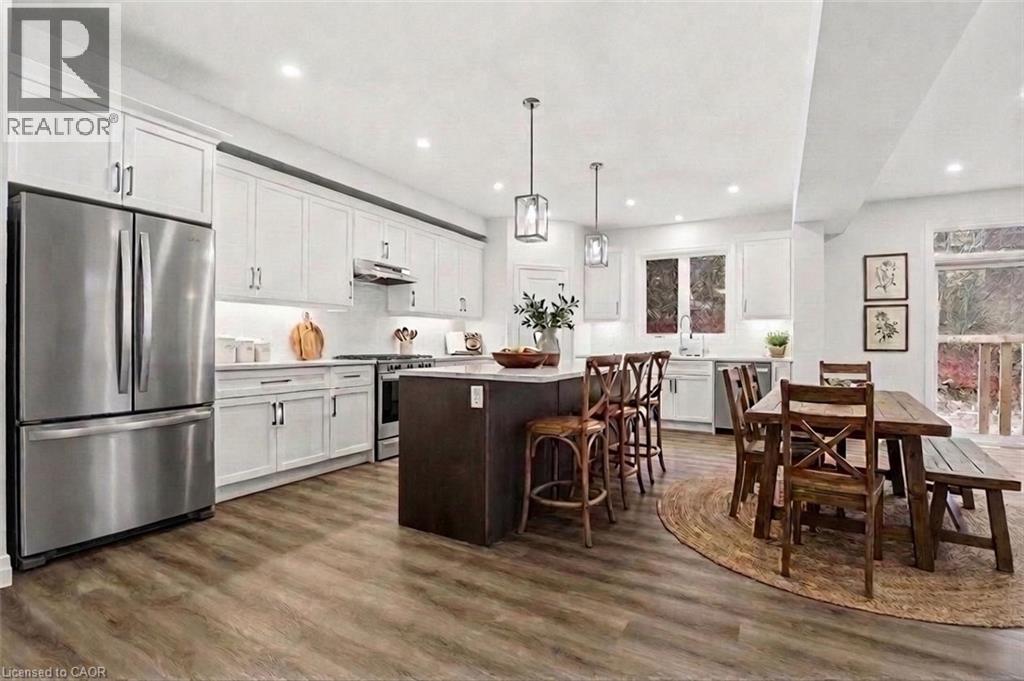 70 QUARRY PARK Drive, Kitchener, Ontario, N2B3F7 — Photo 3