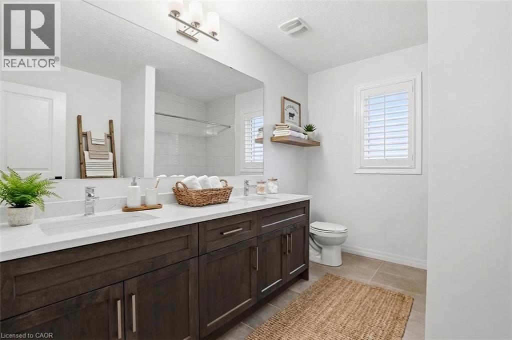 70 QUARRY PARK Drive, Kitchener, Ontario, N2B3F7 — Photo 7