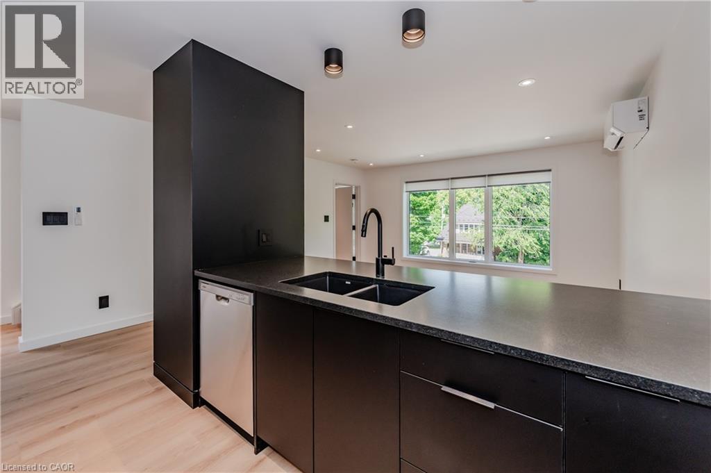 63 UNION Street Unit# 2, Waterloo, Ontario, N2J1B9 — Photo 15