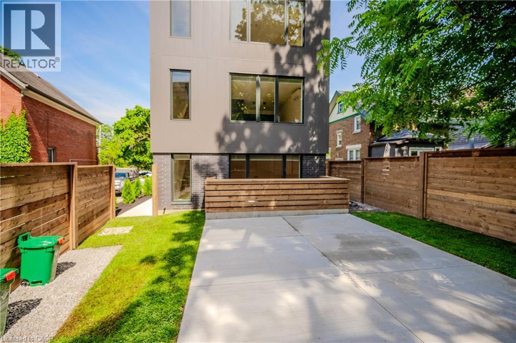 63 UNION Street Unit# 2, Waterloo, Ontario, N2J1B9 — Photo 26