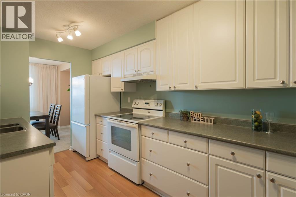 225 HARVARD Place Unit# 1408, Waterloo, Ontario, N2J4H4 — Photo 12