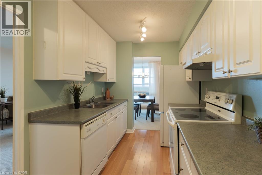 225 HARVARD Place Unit# 1408, Waterloo, Ontario, N2J4H4 — Photo 13
