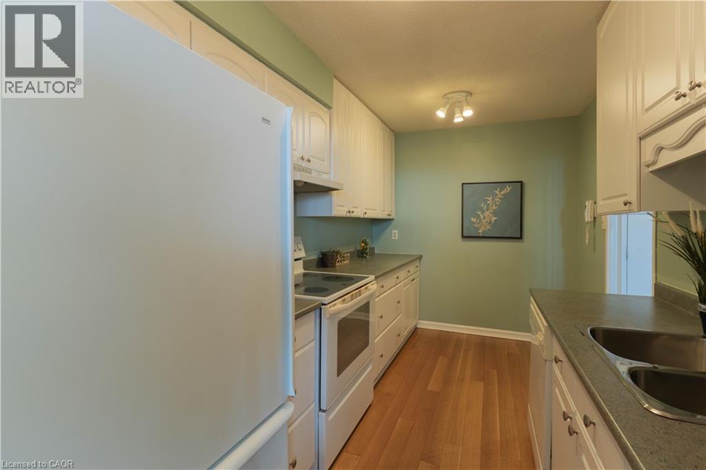 225 HARVARD Place Unit# 1408, Waterloo, Ontario, N2J4H4 — Photo 14