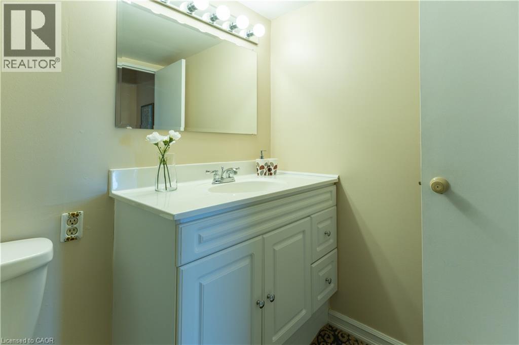 225 HARVARD Place Unit# 1408, Waterloo, Ontario, N2J4H4 — Photo 22
