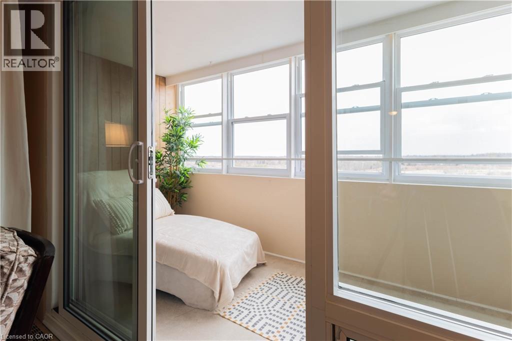 225 HARVARD Place Unit# 1408, Waterloo, Ontario, N2J4H4 — Photo 9