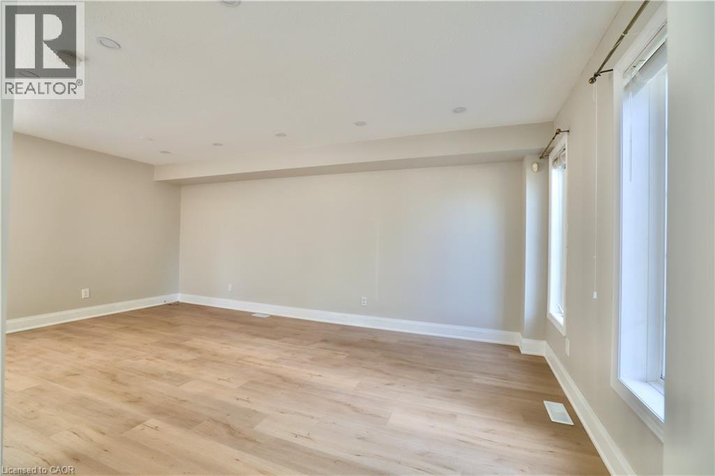 625 EASTBRIDGE Boulevard, Waterloo, Ontario, N2K4C3 — Photo 3