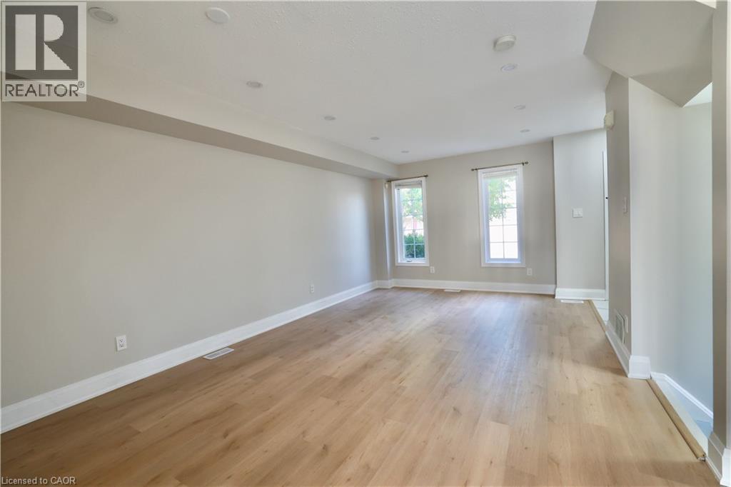 625 EASTBRIDGE Boulevard, Waterloo, Ontario, N2K4C3 — Photo 4