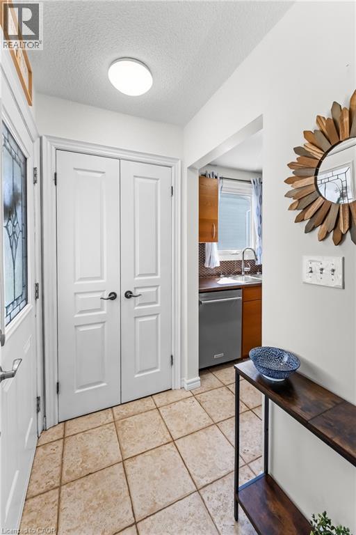 33 STANMARY Drive, St. Catharines, Ontario, L2N5T6 — Photo 3
