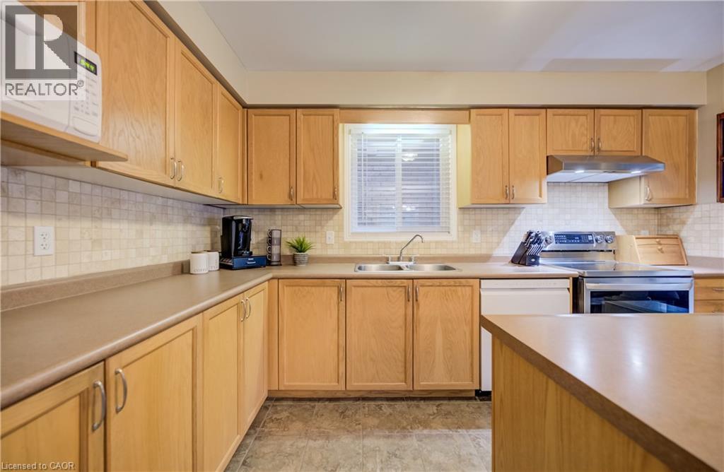 23 NORTHCLIFFE Crescent, Cambridge, Ontario, N3C4M6 — Photo 11