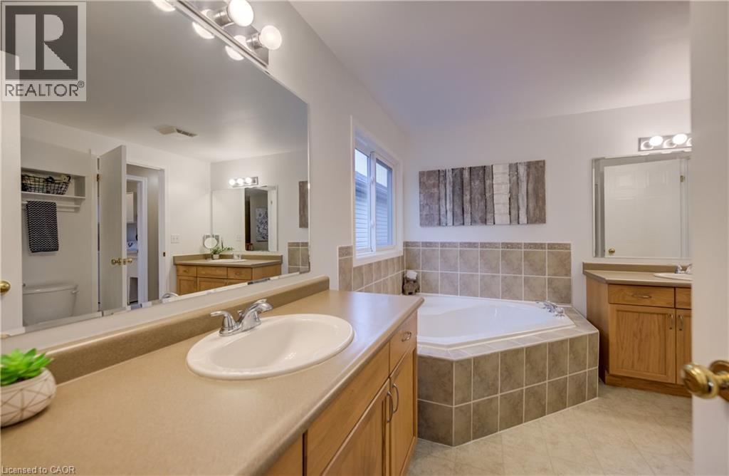 23 NORTHCLIFFE Crescent, Cambridge, Ontario, N3C4M6 — Photo 22