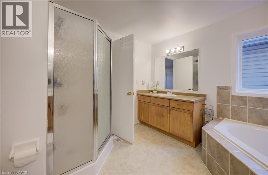23 NORTHCLIFFE Crescent, Cambridge, Ontario, N3C4M6 — Photo 24