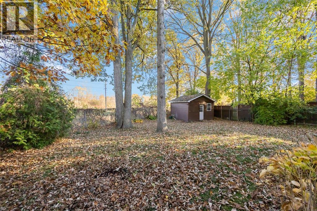 124 FAIRVIEW PLACE, Sarnia, Ontario, N7S4E1 — Photo 3