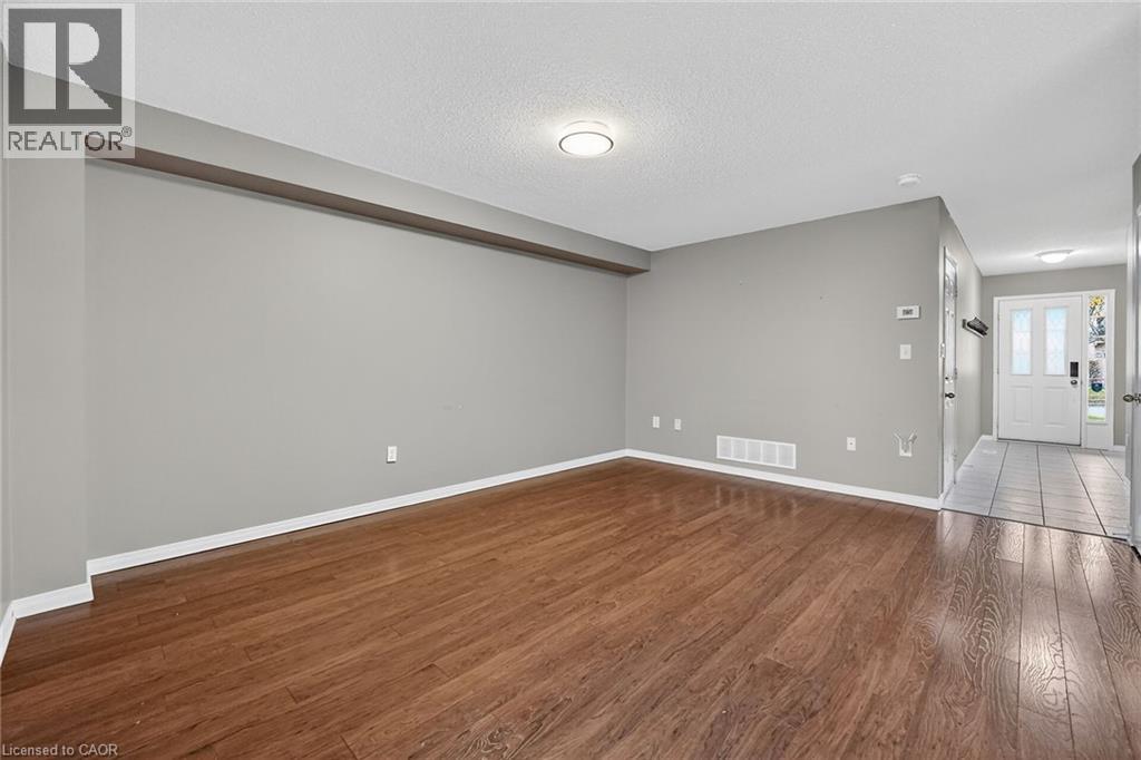 41 KENYON Crescent, Grimsby, Ontario, L3M5P3 — Photo 9