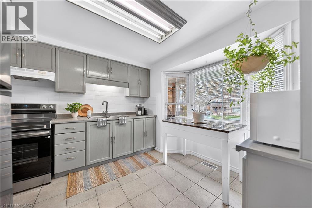 111 CONNELLY Drive, Kitchener, Ontario, N2N2T9 — Photo 9