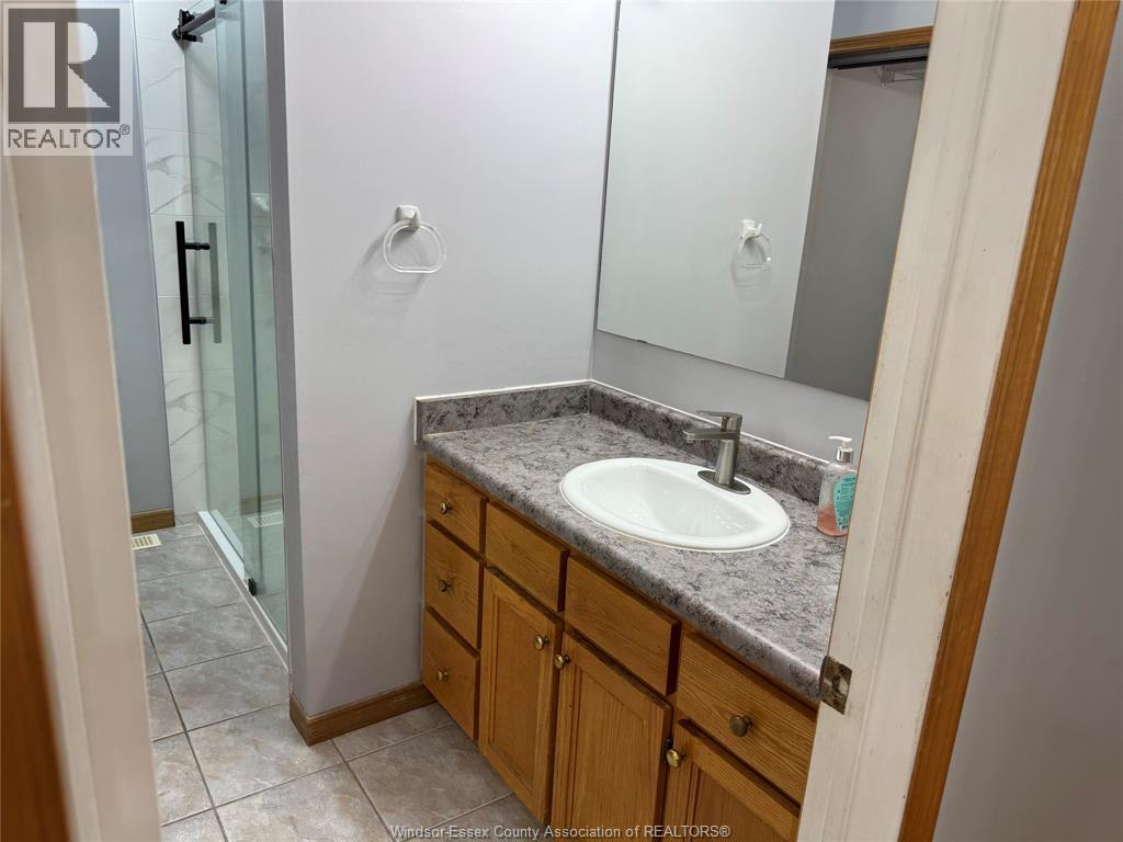 2643 CARISSA Unit# UPPER, Windsor, Ontario, N8R2J9 — Photo 5