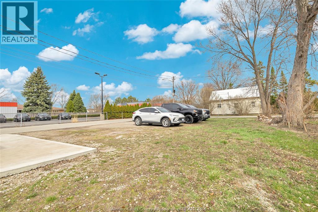 9572 TECUMSEH ROAD, Windsor, Ontario, N8R1A2 — Photo 10