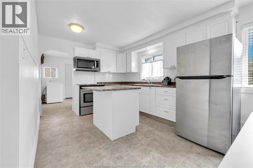 9572 TECUMSEH ROAD, Windsor, Ontario, N8R1A2 — Photo 12