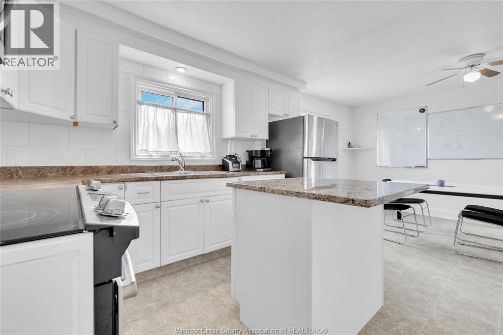 9572 TECUMSEH ROAD, Windsor, Ontario, N8R1A2 — Photo 13