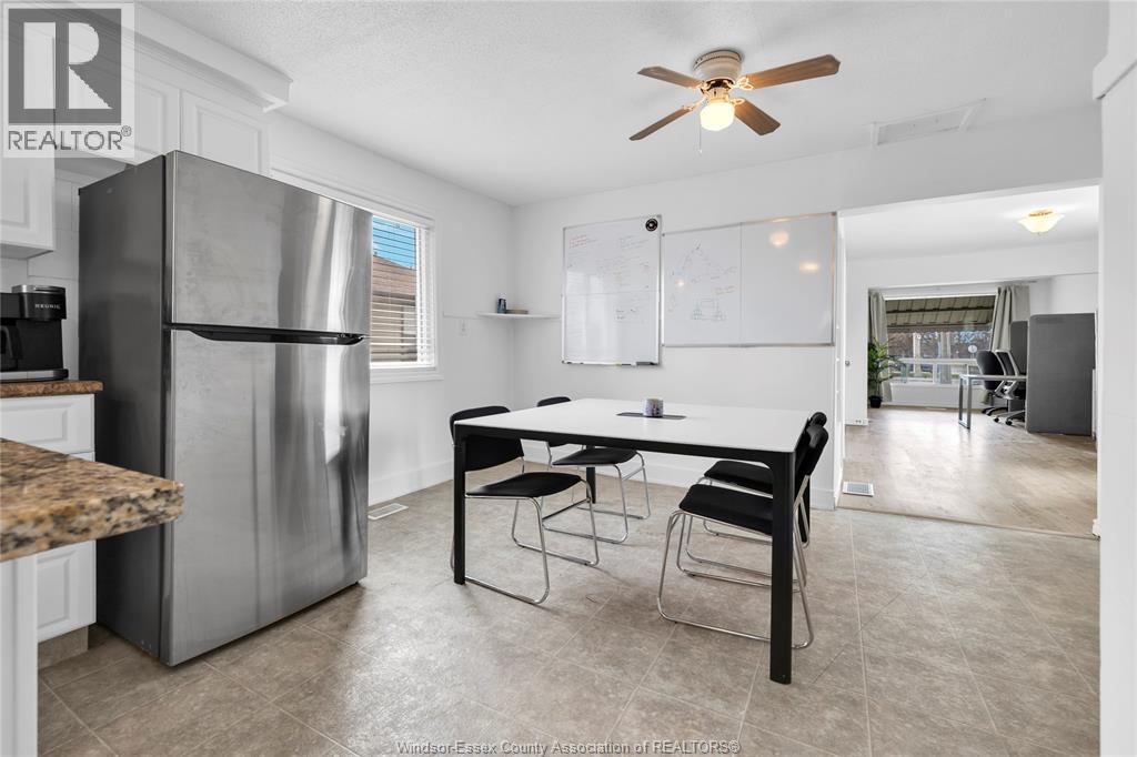 9572 TECUMSEH ROAD, Windsor, Ontario, N8R1A2 — Photo 15