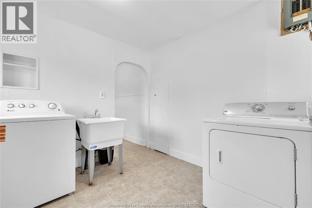 9572 TECUMSEH ROAD, Windsor, Ontario, N8R1A2 — Photo 29