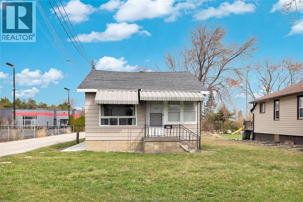 9572 TECUMSEH ROAD, Windsor, Ontario, N8R1A2 — Photo 3