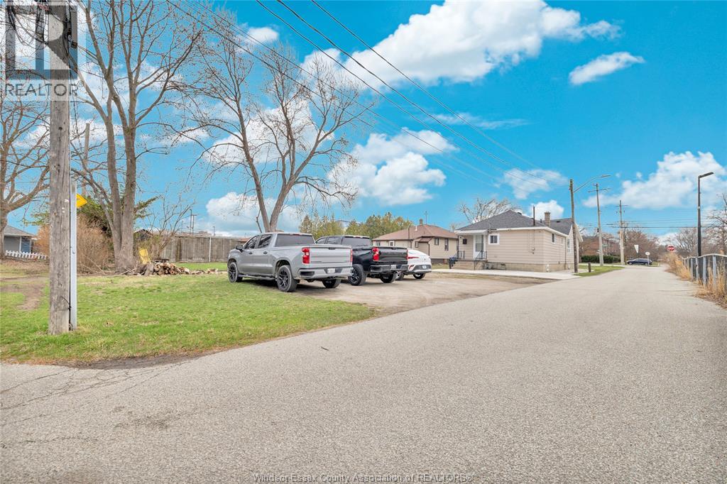 9572 TECUMSEH ROAD, Windsor, Ontario, N8R1A2 — Photo 31