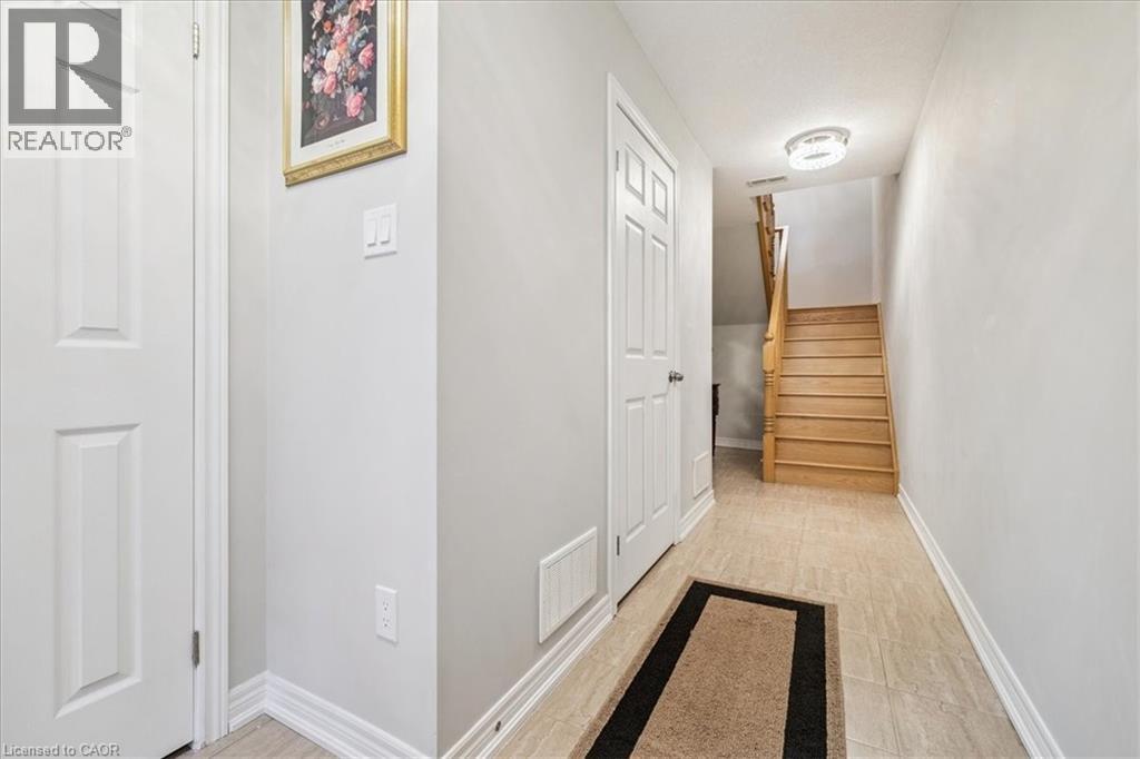 181 PLAINS Road W Unit# 36, Burlington, Ontario, L7T0B1 — Photo 8