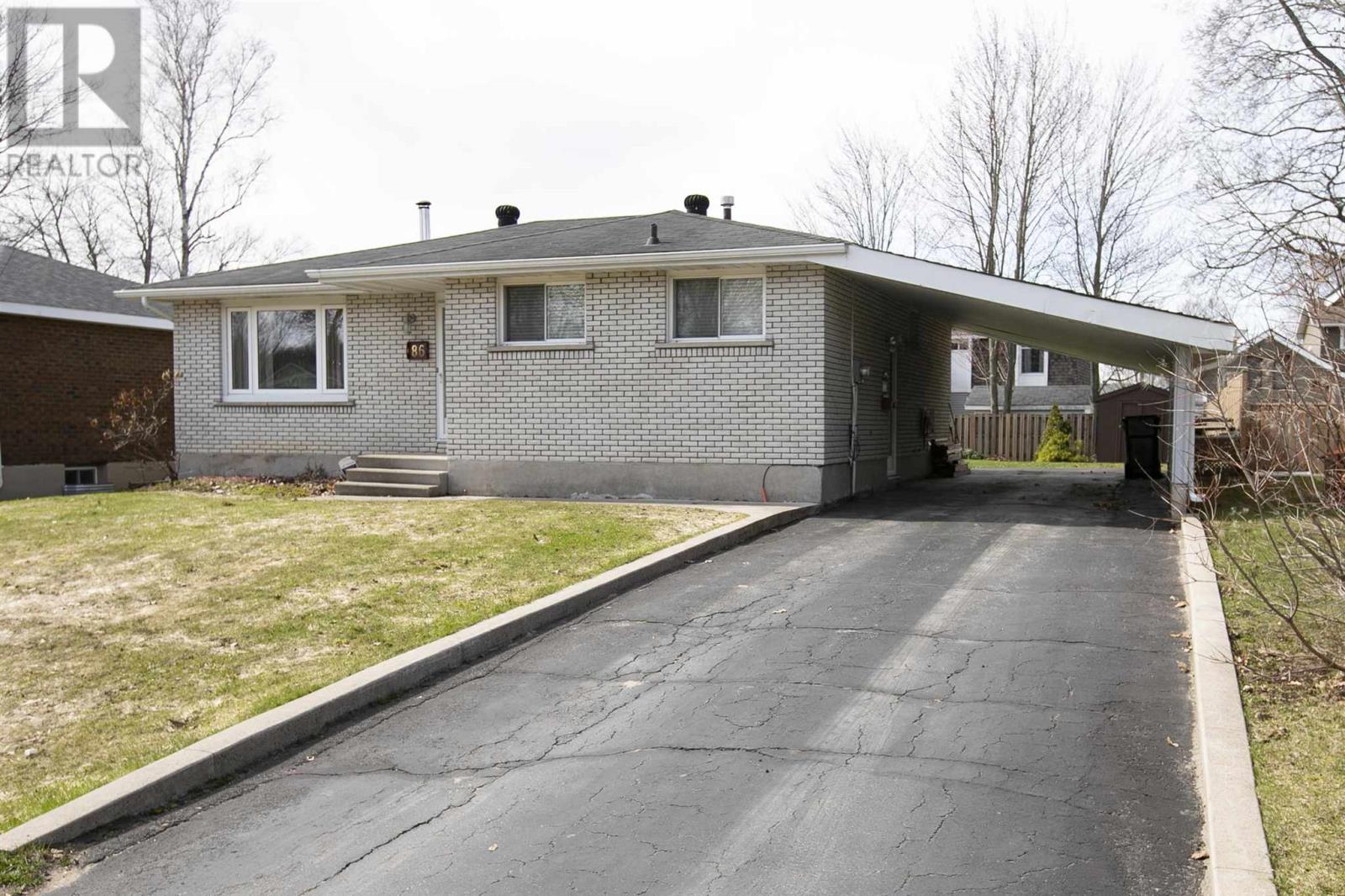 86 Joel CT, Sault Ste. Marie, Ontario, P6A5S4 — Photo 2