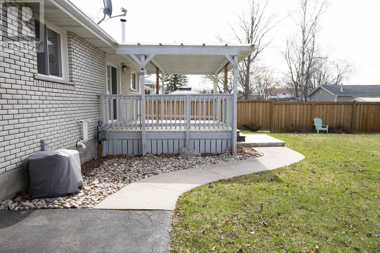86 Joel CT, Sault Ste. Marie, Ontario, P6A5S4 — Photo 6