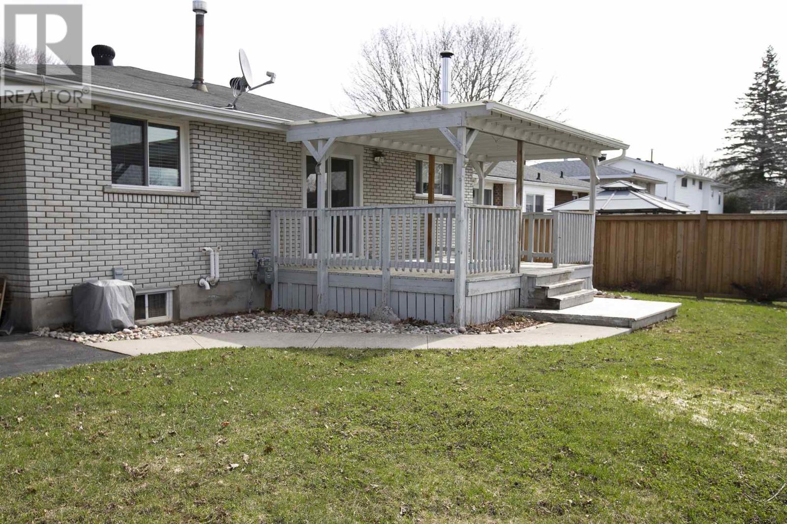 86 Joel CT, Sault Ste. Marie, Ontario, P6A5S4 — Photo 8