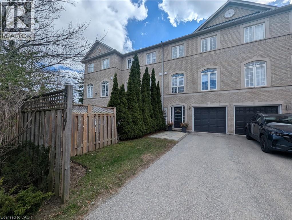 2307 SUTTON Drive, Burlington, Ontario, L7L6Z3 — Photo 2