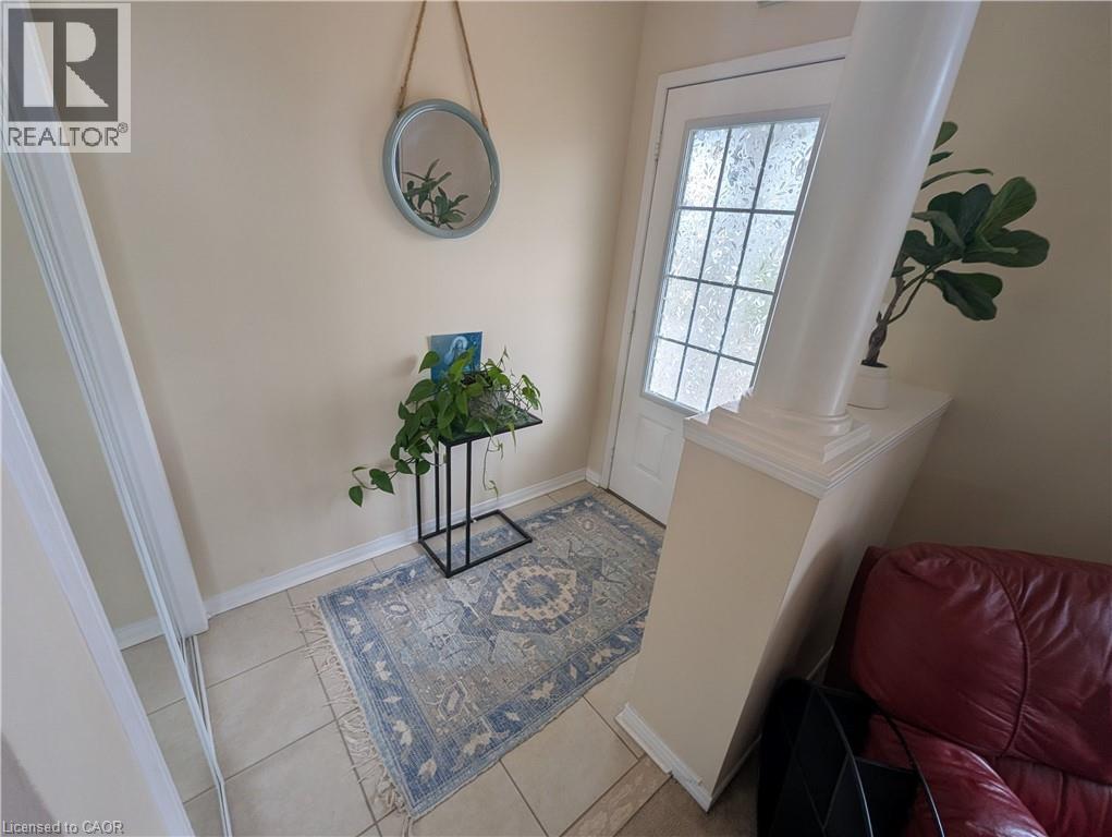 2307 SUTTON Drive, Burlington, Ontario, L7L6Z3 — Photo 3